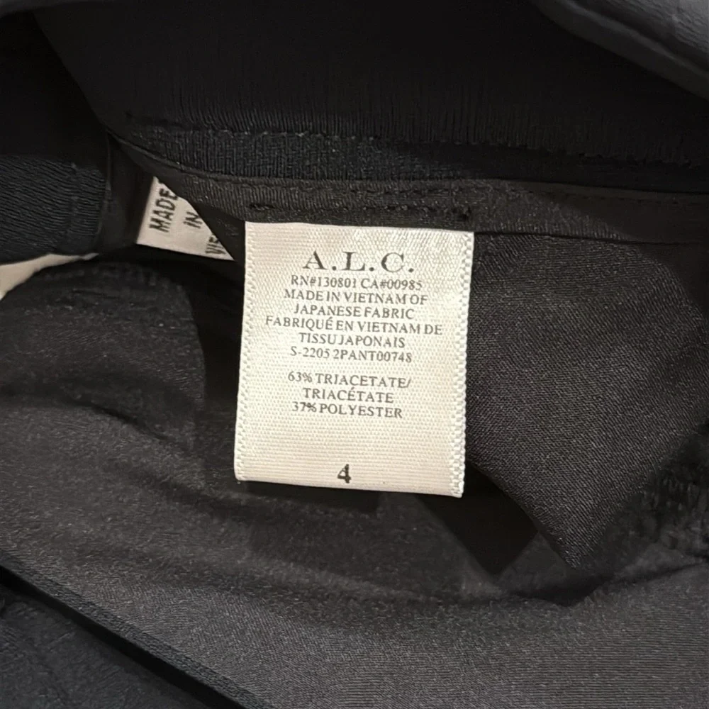 A.L.C. Garcia Pleated Shorts - Picture 9 of 9